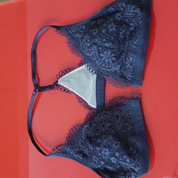 VICTORIA'S SECRET BRALETTE - Picture 2 of 8